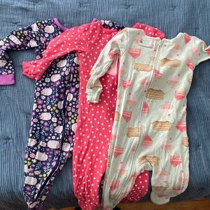 Bundle of Girls Zip Up Pajamas Footless size 2T